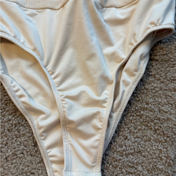 Princess Polly Cream Bodysuit - Picture 2 of 5